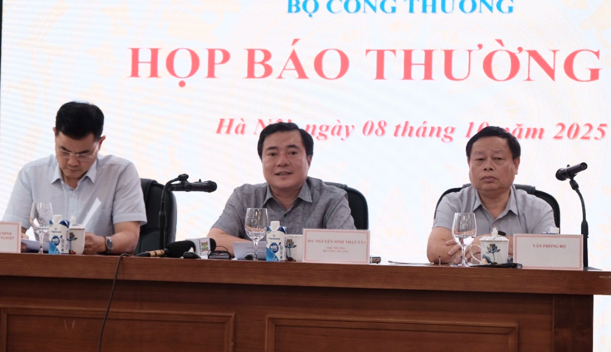 Thứ trưởng: Không lý gì Bộ Công Thương làm khó người dân lắp điện mặt trời - 2 Thứ trưởng: Không lý gì Bộ Công Thương làm khó người dân lắp điện mặt trời - 2